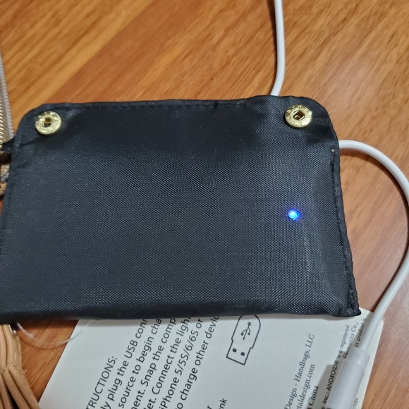 🆕️ Charging Wallet - Picture 3 of 8